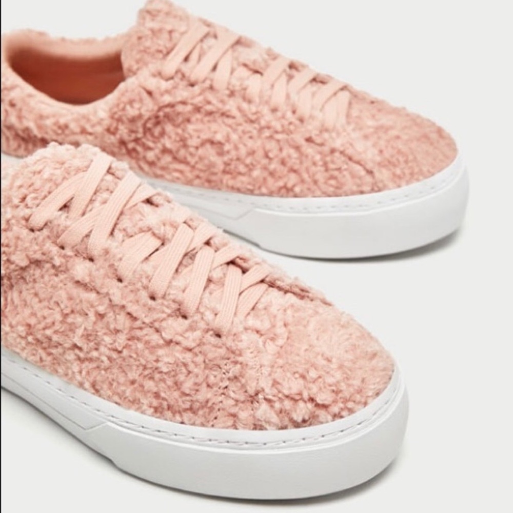 NWT ZARA PINK SHEARLING SNEAKER SIZE 10